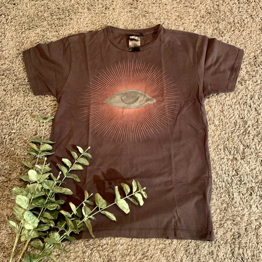 $5 if bundled | Grey Eye Graphic Tee